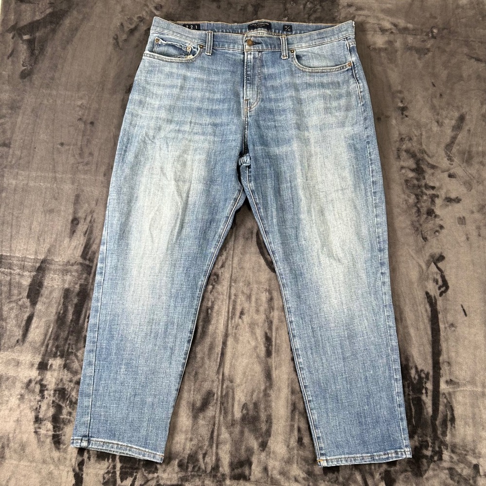 Lucky Brand 221 Straight Jeans Mens 38x30 Blue Medium Wash Denim 3271